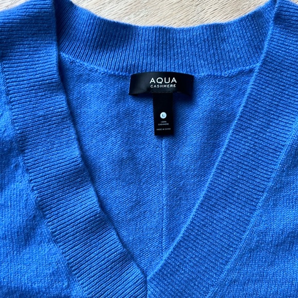 Very pretty blue Aqua cashmere sweater. - Picture 3 of 3